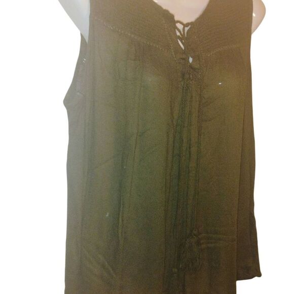 Paper Crane Green Sleeveless Tie Front Blouse - Picture 13 of 16